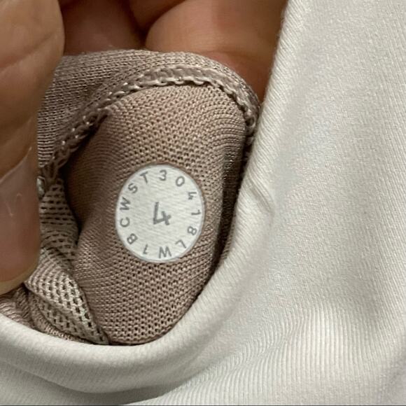 Lululemon Cross Conditioning 2-In-1 Tank *Medium Support B/C Cup White - Picture 7 of 9